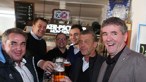 An seinem 60. Geburtstag feierten die Löwen-Bosse mit ihrem Trainer Friedhelm Funkel.