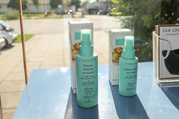 . . . genau wie Conditioner fürs Haar und Hundeparfum. . . . genau wie Conditioner fürs Haar und Hundeparfum.