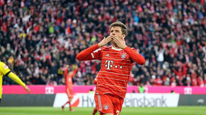 Kisses distributed after his brace: Thomas Müller, Bayern striker.