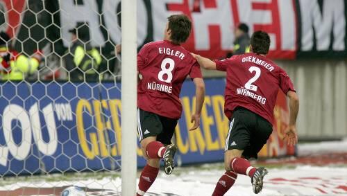 Endlich drin das Ding! Torschütze Christian Eigler (l.) und Gratulant Dennis Diekmeier. Endlich drin das Ding! Torschütze Christian Eigler (l.) und Gratulant Dennis Diekmeier.