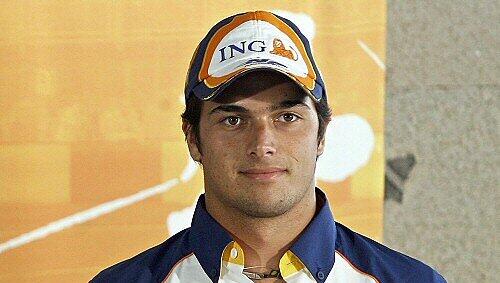 Nelsinho Piquet steht bei Renault kurz vor der Entlassung. Rettet nun sein Vater die Karriere? Nelsinho Piquet steht bei Renault kurz vor der Entlassung. Rettet nun sein Vater die Karriere?