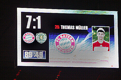 10.03.2009: 7:1 gegen Sporting Lissabon - Achtelfinale 
Torfolge damals:
1:0 Podolski (7., Linksschuss, Zé Roberto)
2:0 Podolski (34., Linksschuss)
3:0 Anderson Polga (39., Eigentor, Rechtsschuss, Schweinsteiger)
3:1 Joao Moutinho (42., Rechtsschuss, Yannick)
4:1 Schweinsteiger (43., Rechtsschuss, Lell)
5:1 van Bommel (74., Rechtsschuss, Klose)
6:1 Klose (82., Foulelfmeter, Rechtsschuss, Klose)
7:1 T. Müller (90., Linksschuss)
