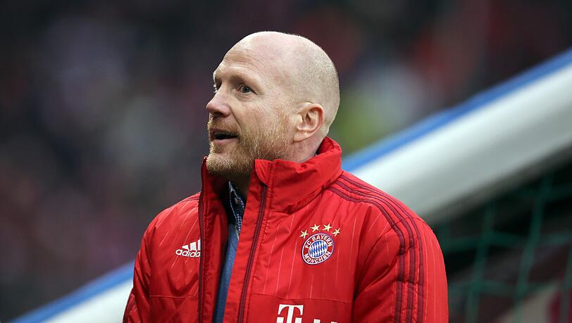 Matthias Sammer geht nicht davon aus, dass die Abwehr der Bayern noch verstärkt wird. Matthias Sammer geht nicht davon aus, dass die Abwehr der Bayern noch verstärkt wird.