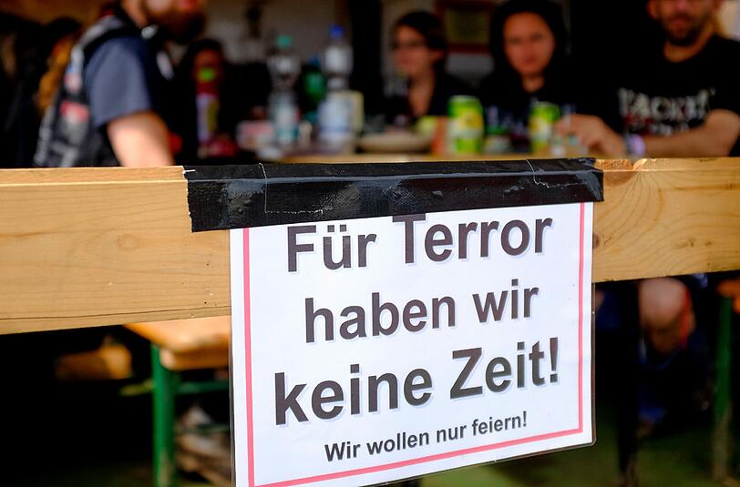 Auch wenn die Fans oft nicht ganz danach aussehen: insgesamt geht es auf dem Festival ruhig zu.
