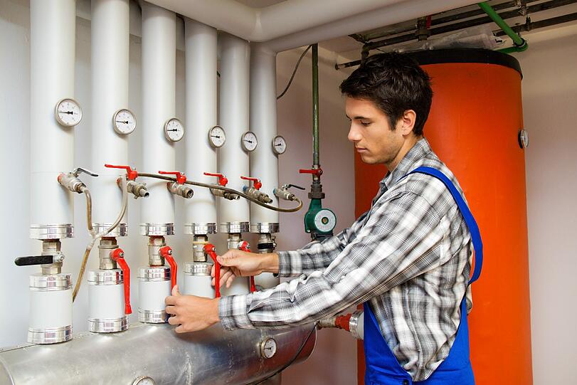 An der Technikerschule kann man sich in den Bereichen Maschinenbau-, Metallbau-, Informatik- und Elektrotechnik weiterbilden.
