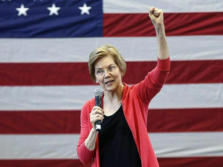 Elizabeth Warren, demokratische US-Senatorin, spricht bei einer Veranstaltung am Manchester Community College.