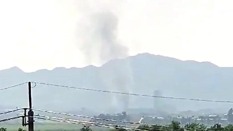 Blick aus der südkoreanischen Stadt Paju auf die nordkoreanische Grenzstadt Kaesong. Blick aus der südkoreanischen Stadt Paju auf die nordkoreanische Grenzstadt Kaesong.