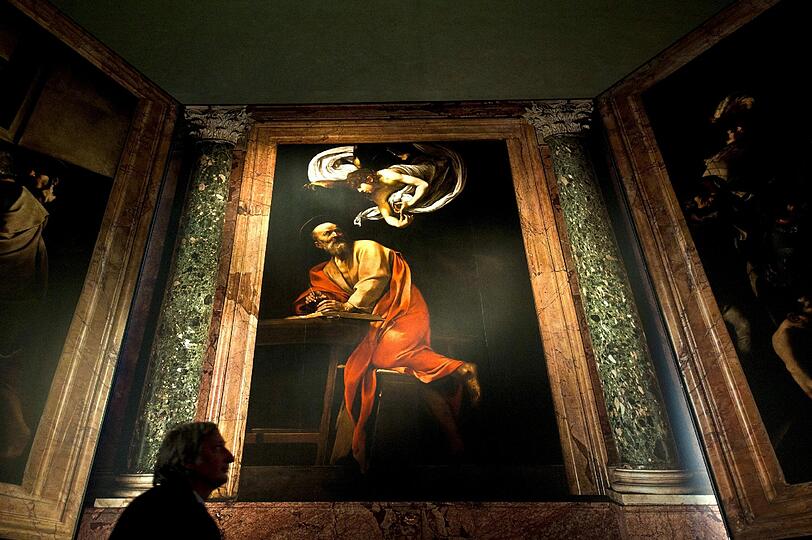 "San Matteo e l'angelo": Eines der drei Meisterstücke des italienischen Barockmalers Michelangelo Caravaggio(1573-1610), das in der Contarelli-Kapelle in Rom zu sehen ist.