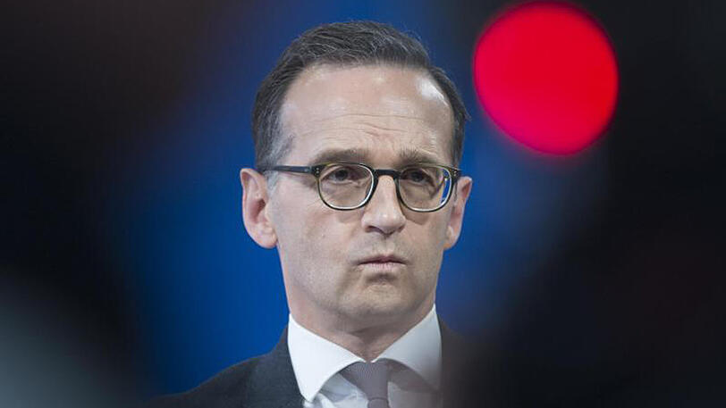 Bundesjustizminister Maas will soziale Netzwerke gesetzlich zwingen, Hassbotschaften konsequenter zu entfernen.