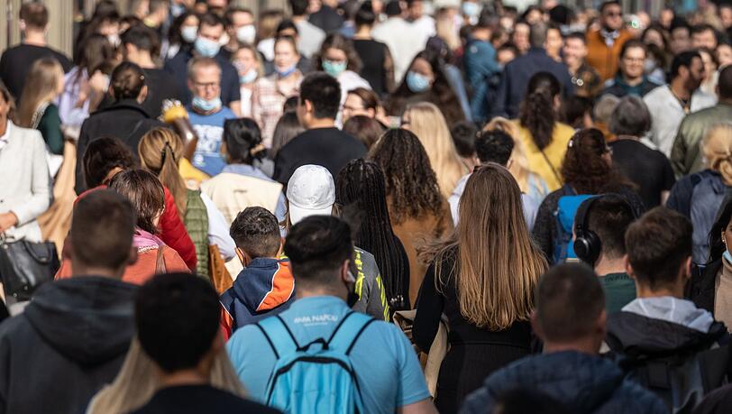 Für die Studie wurden Menschen im Alter von 52 bis 66 Jahren sowie Personen im Alter von 13 bis 26 Jahren befragt.