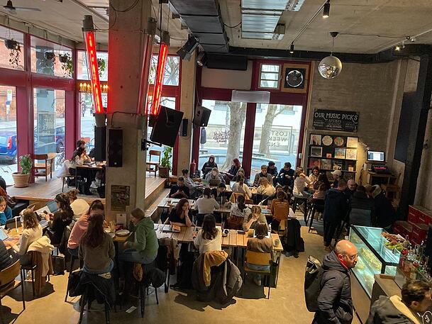 Das Lost Weekend ist der Treffpunkt schlechthin für die Studenten in der Maxvorstadt. Das Lost Weekend ist der Treffpunkt schlechthin für die Studenten in der Maxvorstadt.