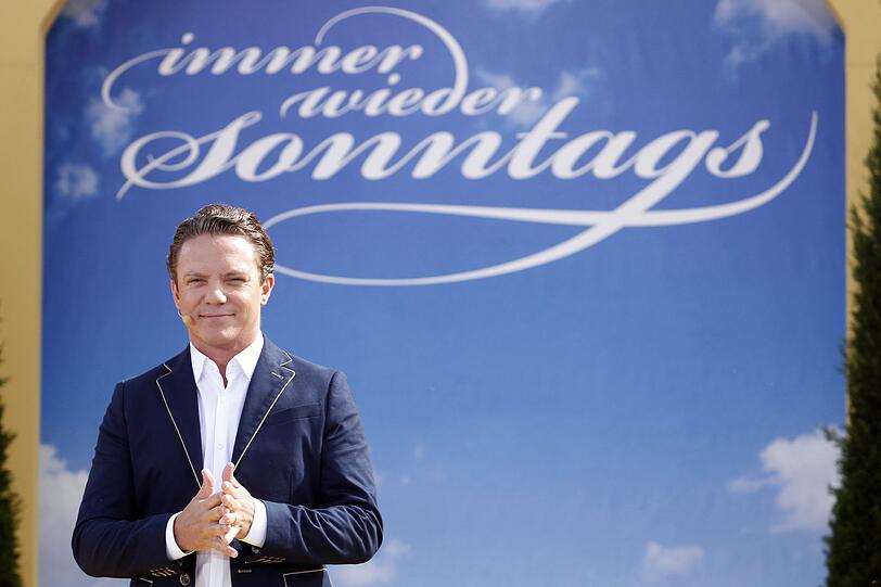 &Uuml;ber 20 Jahre lang hat Stefan Mross "Immer wieder sonntags"  moderiert. Nun steht die ARD-Schlagershow vor dem Aus.