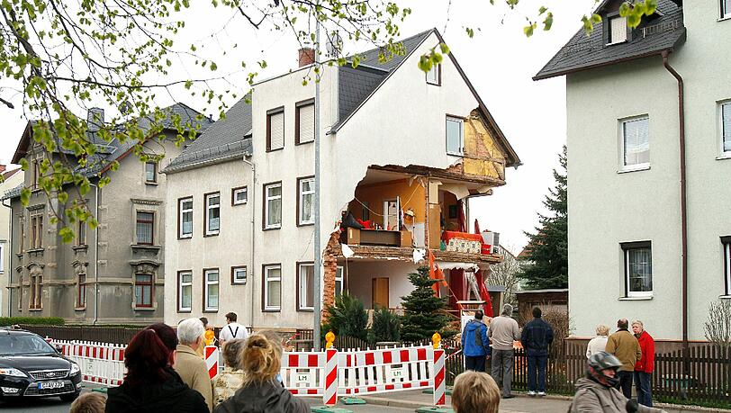 Die ganze Hauswand rutschte ab. Die ganze Hauswand rutschte ab.