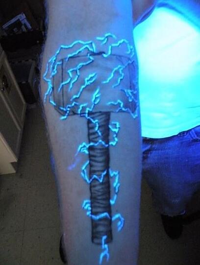 Über Geschmack lässt sich bekanntlich streiten... Die witzigsten Horror-Tattoos in der Bilderstrecke.