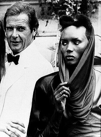 ...als Bond-Girl neben Roger Moore in "Im Angesicht des Todes" (1984) oder...