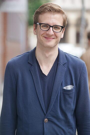 Die Brille steht ihm: Pierre.
