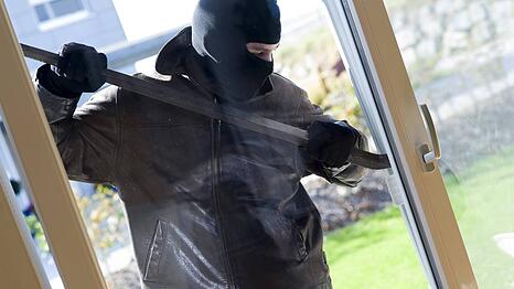 Gleich in zwei Wohnungen in M&uuml;nchen wurde am Mittwoch am helllichten Tag eingebrochen. (Symbolbild)