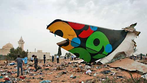 Trümmer des Airbus A 330 an der Absturzstelle Trümmer des Airbus A 330 an der Absturzstelle