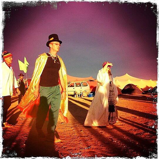 Es ist das wohl kurioseste Treffen von Individualisten: "Alles ist möglich" lautet der Slogan des "Afrika Burn Festival" in der Karoo-Halbwüste - sehen Sie hier die schrägsten Bilder.