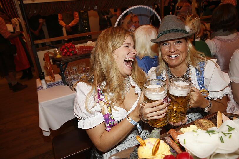 Mona Cruse und Claudia Anders