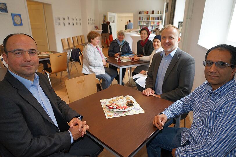 Luden Interessierte ein: Die Vorstände (v.l.) Husein Durmic, Ersan Göstas und  Saiyed Shag.