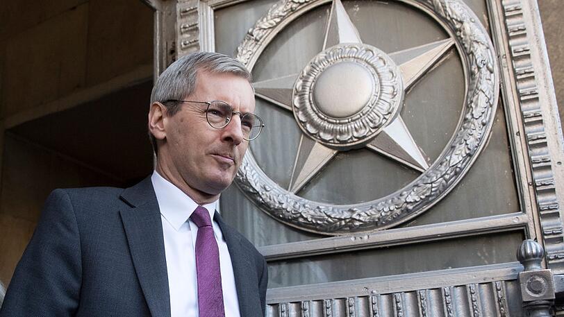 Laurie Bristow, britischer Botschafter in Russland, verlässt nach einem Treffen das russische Außenministerium. Das russische Außenministerium hat den britischen Botschafter im Streit um den Giftanschlag auf den Ex-Spion Skripal einbestellt.