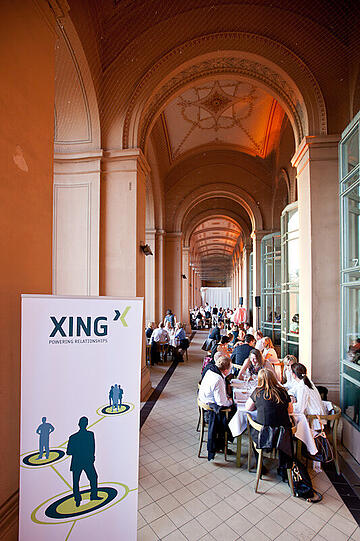 Dinieren und dabei Geschäftspartner kennenlernen. Beim Xing-Event im Maximilianeum ging's gar köngilich zu.