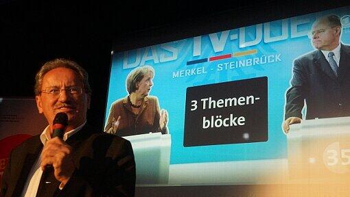 OB Christian Ude bei der Übertragung des TV-Duells in die SPD-Zentrale am Oberanger. OB Christian Ude bei der Übertragung des TV-Duells in die SPD-Zentrale am Oberanger.