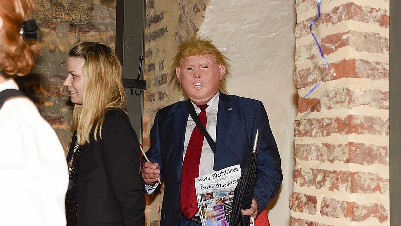 Die Verkleidung ist Trump(f): Dietmar Holzapfel (Deutsche Eiche).