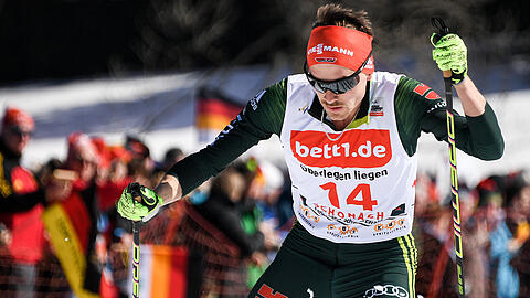 Fabian Rießle hatte nach zwei Sprüngen und einem 15-Kilometer-Lauf 48,1 Sekunden Rückstand auf den Japaner Akito Watabe, der einen Doppelsieg in Schonach feierte.