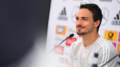 Bayern-Spieler Mats Hummels am Dienstag bei der Pressekonferenz der deutschen Nationalmannschaft im WM-Trainingslager in Eppan/Südtirol.