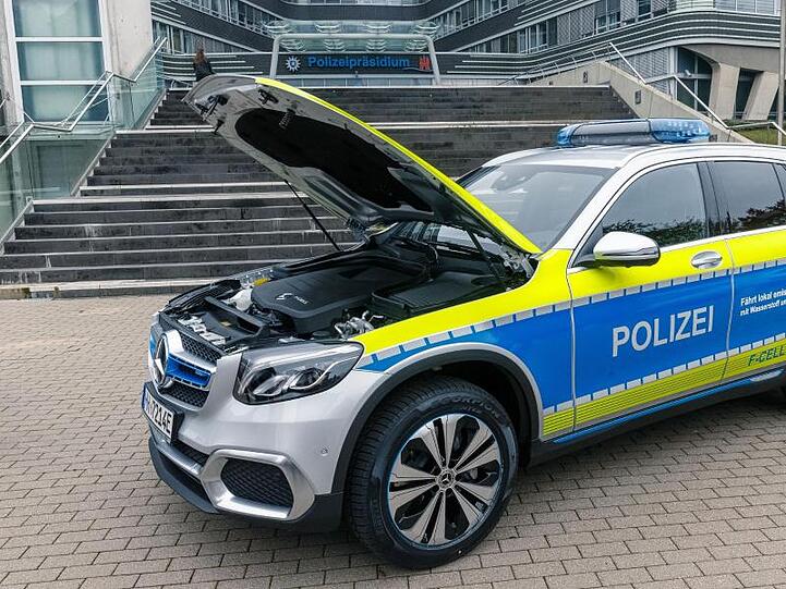 Hamburg hat schon diesen Mercedes-Benz GLC F-Cell mit Brennstoffzellenantrieb als Streifenwagen.