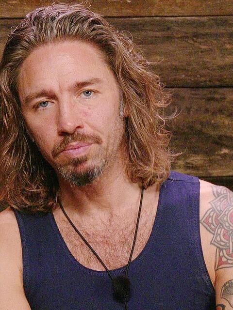 Gil Ofarim behauptet, er d&uuml;rfe nicht &uuml;ber den Davidstern-Skandal und den Vorfall rund um seine Kinder sprechen.