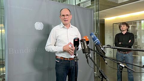 Der Gr&uuml;nen-Abgeordnete Dahmen ruft das Bundesverfassungsgericht an.