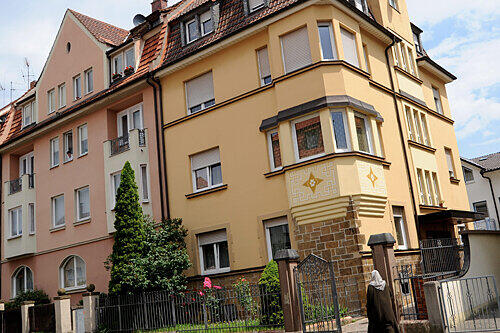 In diesem Mehrfamilienhaus spielte sich die Bluttat ab: Büsra schlief auf dem Sofa der Großeltern, bis der Vater mit dem Messer kam.