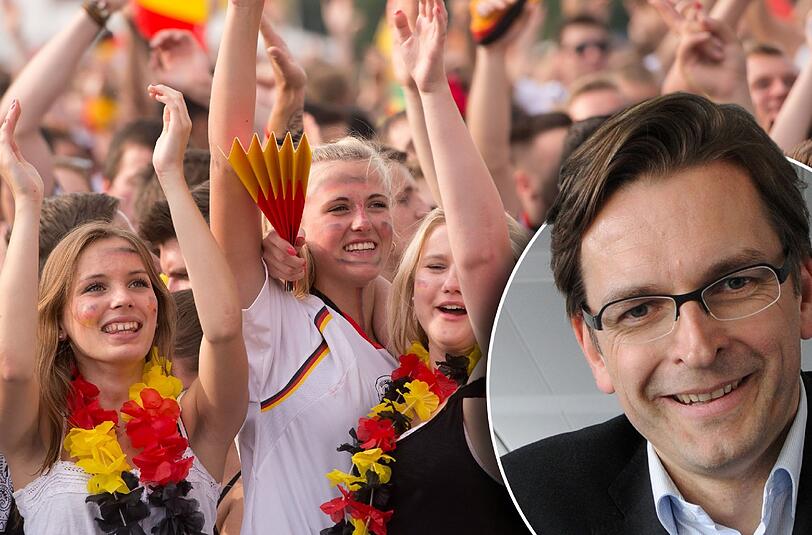 Journalist und Fußball-Experte Claus Strunz über die Tücken des Event-Fan-Daseins.