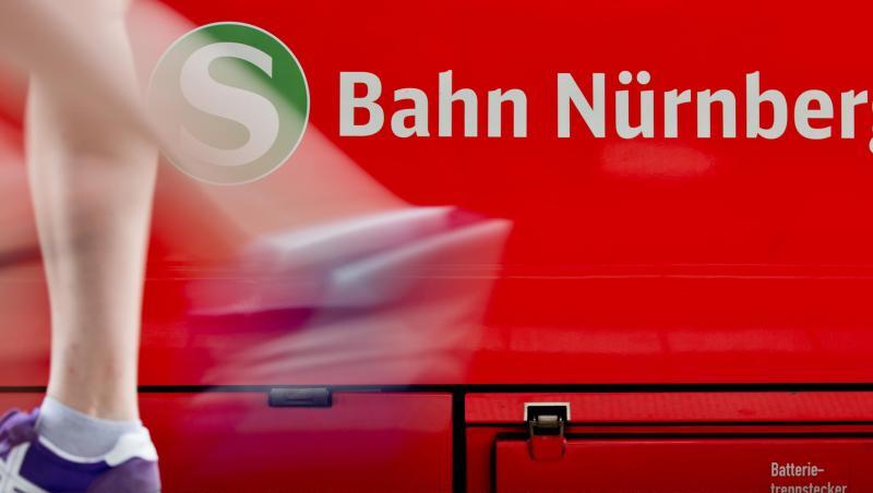 Eine S-Bahn steht am Gleis im Nürnberger Hauptbahnhof. Foto: Daniel Karmann/dpa Eine S-Bahn steht am Gleis im Nürnberger Hauptbahnhof. Foto: Daniel Karmann/dpa