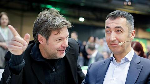 Sind als Bundesminister vorgesehen: Robert Habeck (l) und Cem Özdemir (Archivbild).