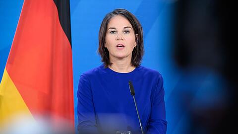 Außenministerin Annalena Baerbock äußert sich auch kritisch über die anfängliche Zurückhaltung der Bundesregierung, was Reisen nach Kiew angeht.