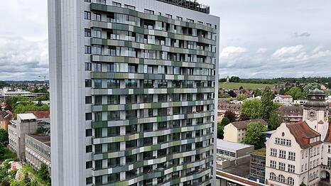 Das ehemalige Telekom-Hochhaus in Konstanz ist eines der wenigen Positiv-Beispiele f&uuml;r die Umwidmung ungenutzter B&uuml;rofl&auml;chen in Wohnraum.