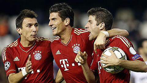 Wer spielt gegen Augsburg: Mario Mandzukic (l.) oder Mario Gomez (Mitte)?