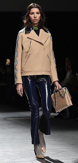 Kaum eine Show wurde so heiß erwartet, wie die von Versace. Die Bilder.