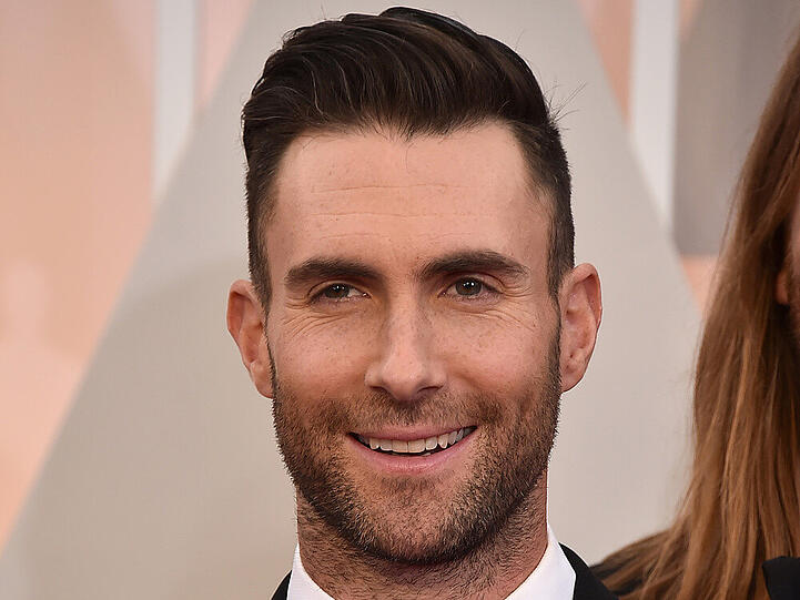 Adam Levine von Maroon 5 hat keine Hemmungen, sich zu entblößen