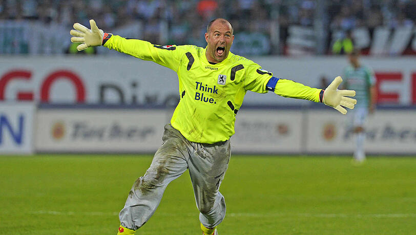 Der Kult-Keeper mit der Schlabberhose: "Ein toller Verein mit tollen Fans und Emotionen pur. Als Fußballer muss man 1860 erlebt haben", sagt Gabor Király im AZ-Interview. Der Kult-Keeper mit der Schlabberhose: "Ein toller Verein mit tollen Fans und Emotionen pur. Als Fußballer muss man 1860 erlebt haben", sagt Gabor Király im AZ-Interview.