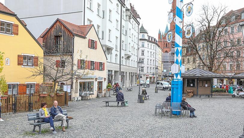 Maibaum, Sitzbänke - und das "Little Rabbit's Room" verkauft to go . Der Lockdown-Montag am Wiener Platz in Haidhausen beginnt ziemlich entspannt. Maibaum, Sitzbänke - und das "Little Rabbit's Room" verkauft to go . Der Lockdown-Montag am Wiener Platz in Haidhausen beginnt ziemlich entspannt.