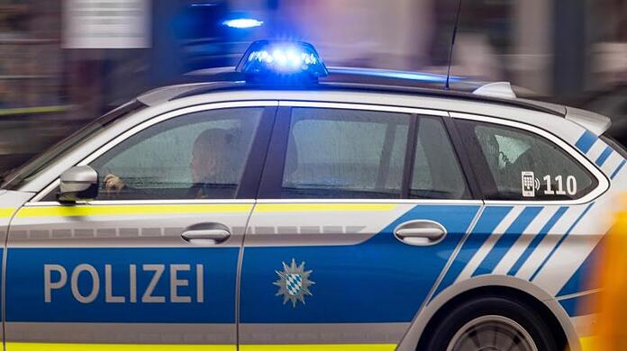 Die Polizei rückte zu einem Einsatz aus – und wurde selbst bedroht. (Symbolbild)