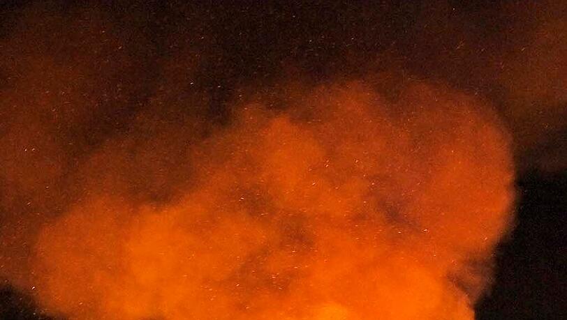 Nach dem Feuer mit 100 toten Tieren in Schalkham (Landkreis Landshut) ist die Brandursache weiter unklar. Nach dem Feuer mit 100 toten Tieren in Schalkham (Landkreis Landshut) ist die Brandursache weiter unklar.