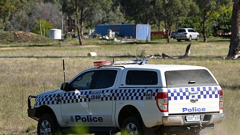 Polizisten nahmen einen mutma&szlig;lichen Polizistenm&ouml;rder fest.