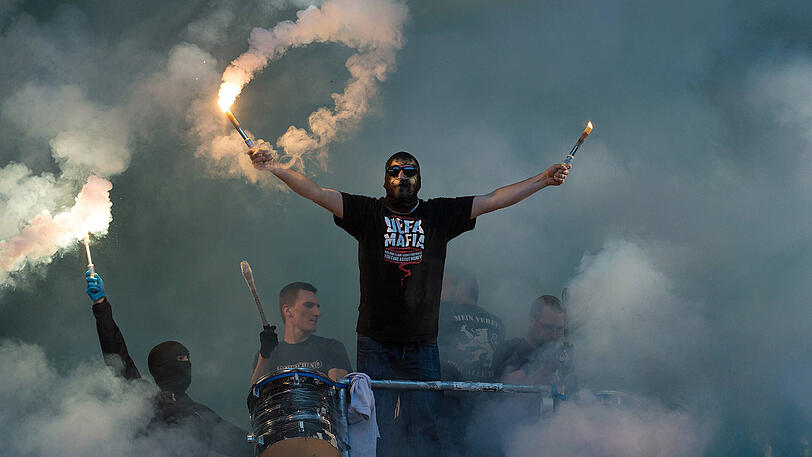 Wegen des Pyro-Vorfalls musste die Partie der Löwen kurzzeitig unterbrochen werden.