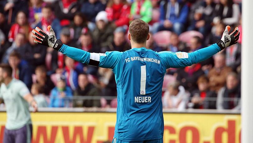 MANUEL NEUER, NOTE 3: Ein paar Flanken und Pässe zum Warmwerden, mehr war nicht in Halbzeit eins. Beim 1:1 durch Boetius aus kurzer Distanz machtlos. Bewahrte in der teils hitzigen Schlussphase kühlen Kopf, der Kapitän. MANUEL NEUER, NOTE 3: Ein paar Flanken und Pässe zum Warmwerden, mehr war nicht in Halbzeit eins. Beim 1:1 durch Boetius aus kurzer Distanz machtlos. Bewahrte in der teils hitzigen Schlussphase kühlen Kopf, der Kapitän.